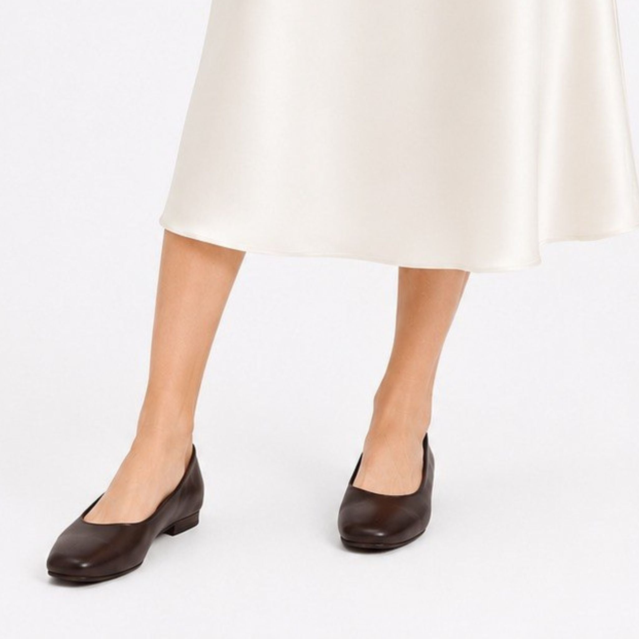 round-toe-dark-brown-ballet-flats